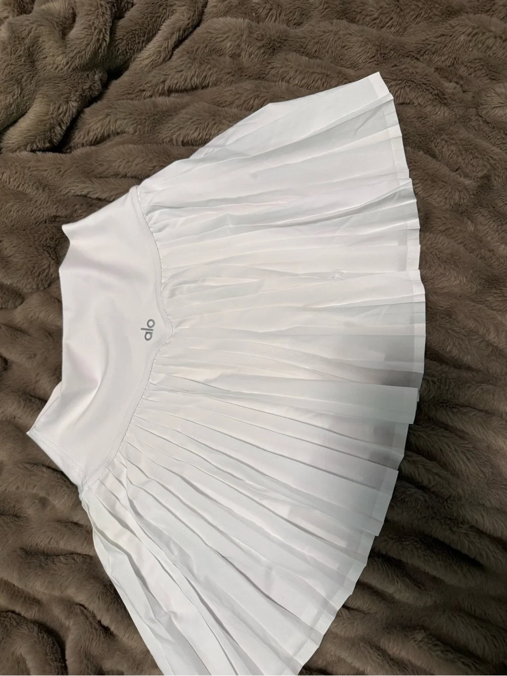 ALO Yoga White Women's Shirt
